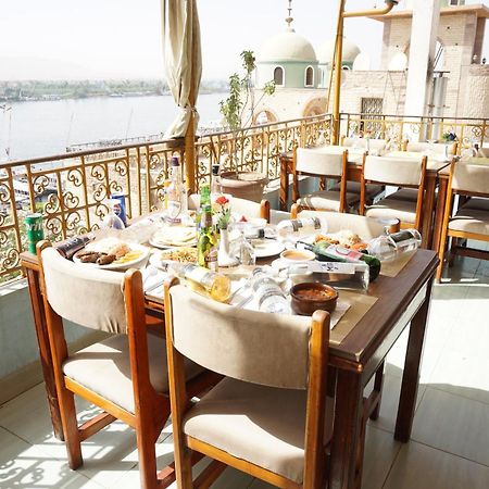 Merry Land Hotel & Roof Top Nile Restaurant Luksor Exterior foto