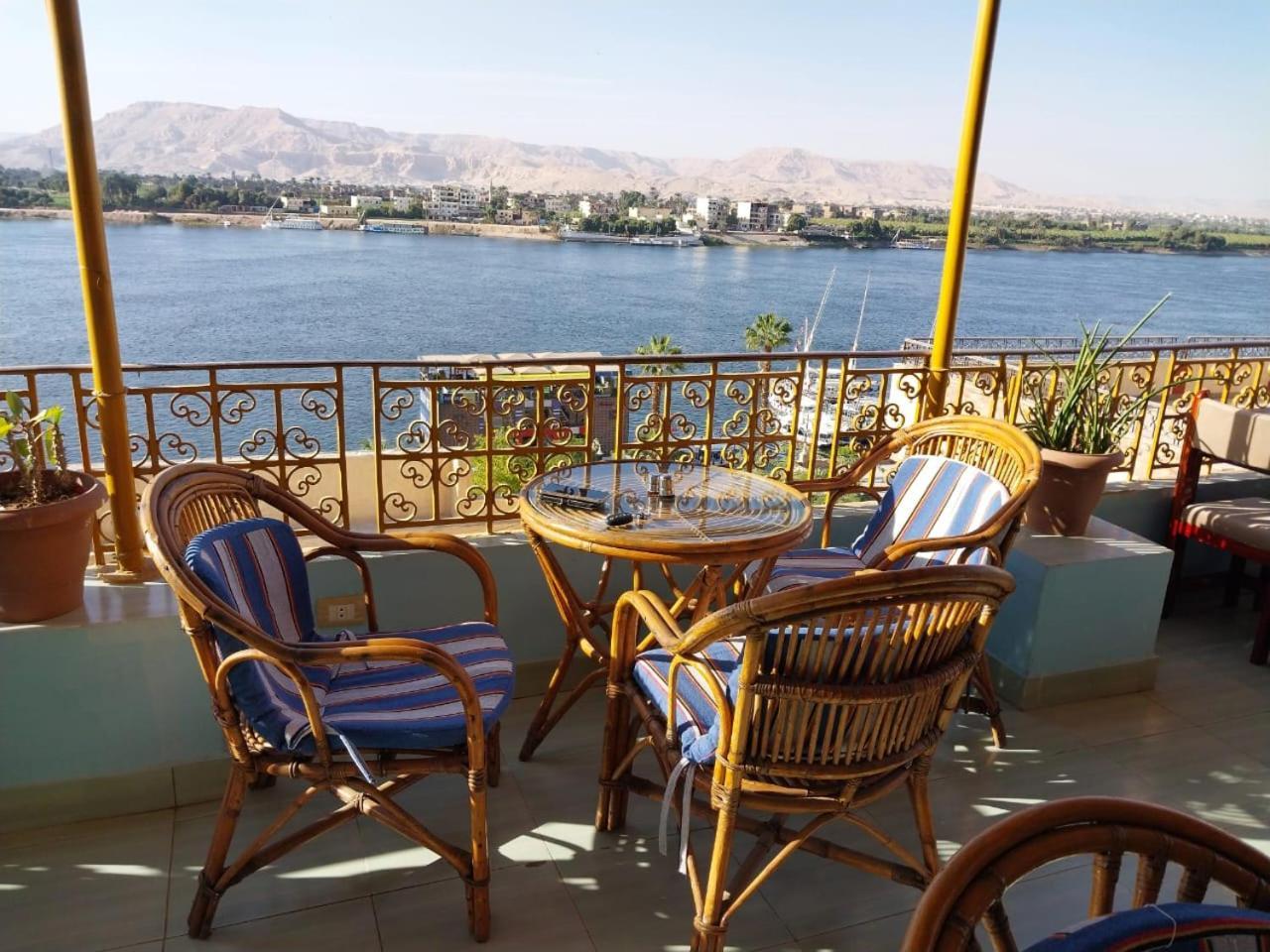 Merry Land Hotel & Roof Top Nile Restaurant Luksor Exterior foto
