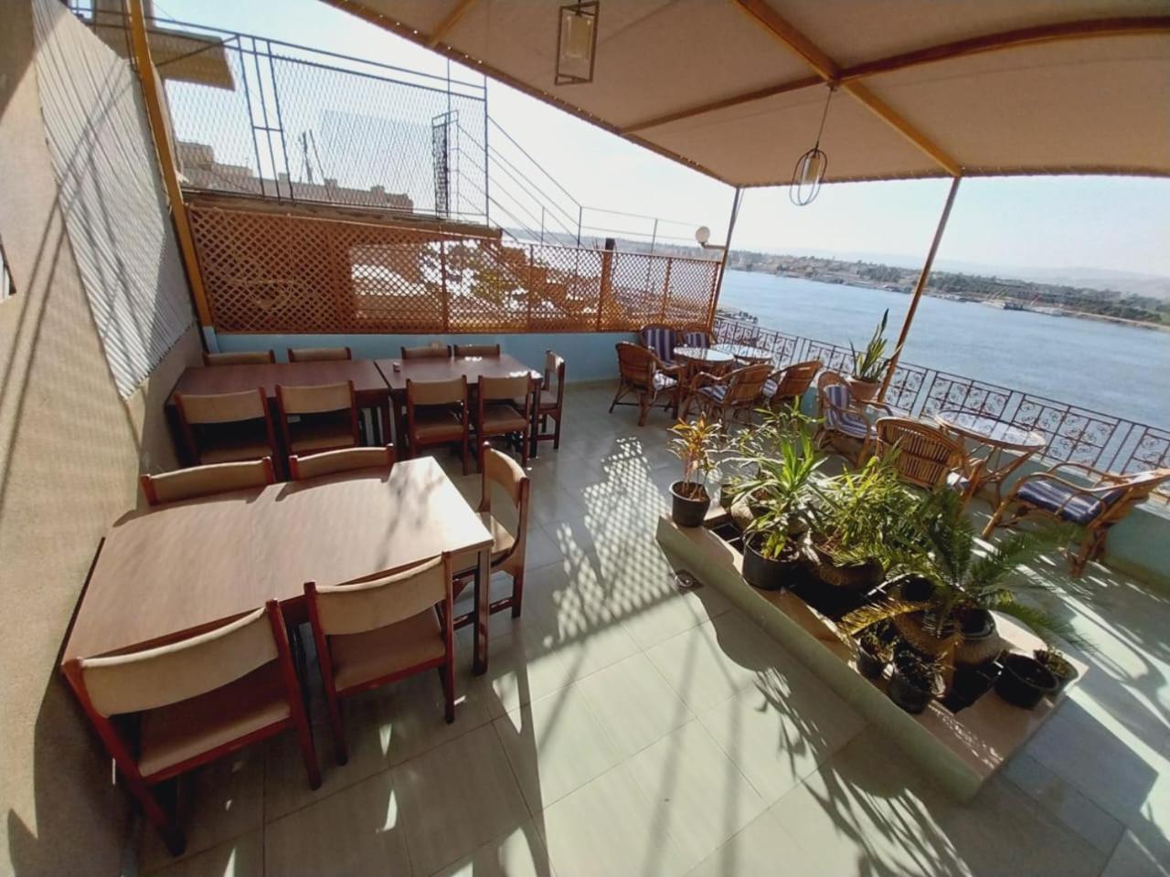 Merry Land Hotel & Roof Top Nile Restaurant Luksor Exterior foto