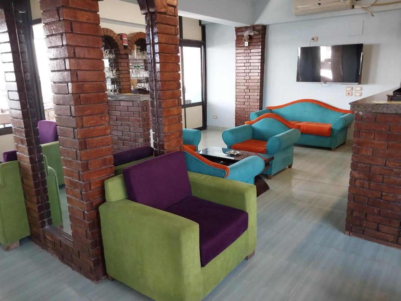 Merry Land Hotel & Roof Top Nile Restaurant Luksor Exterior foto
