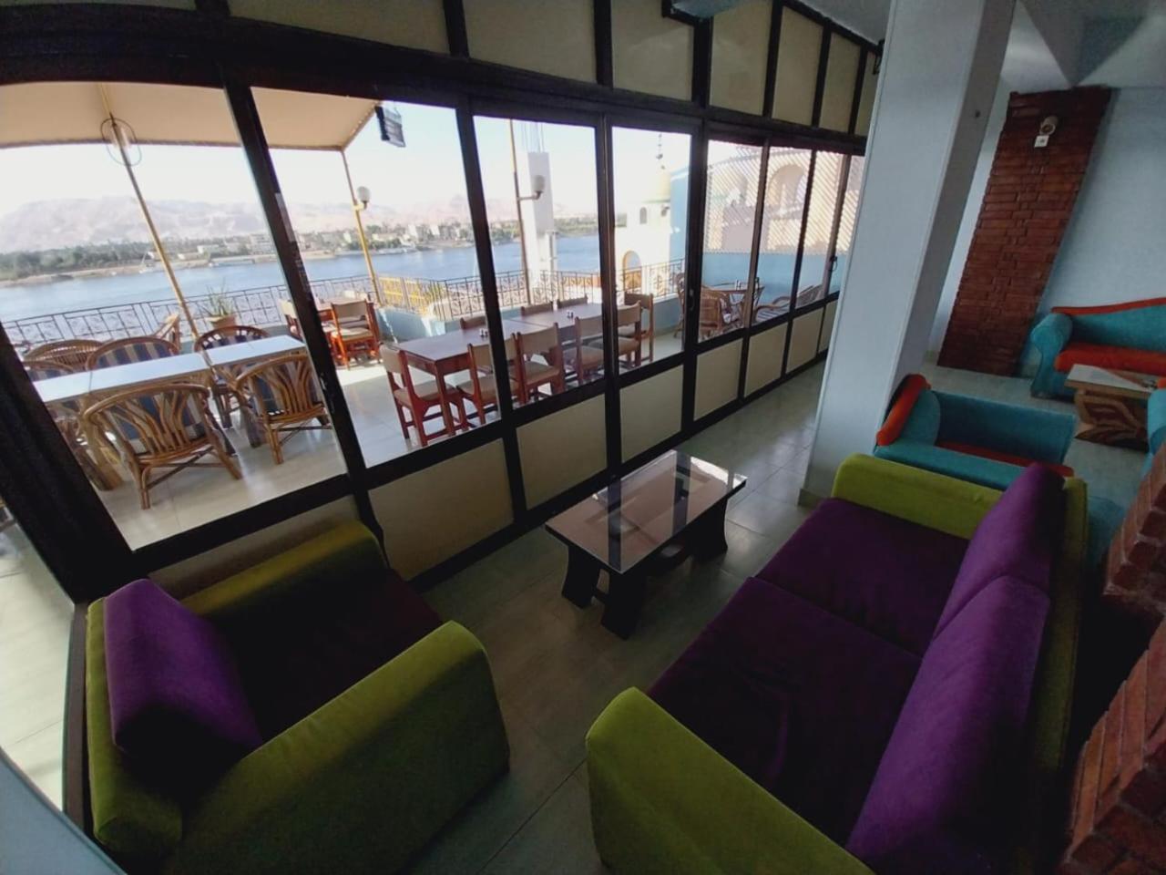 Merry Land Hotel & Roof Top Nile Restaurant Luksor Exterior foto