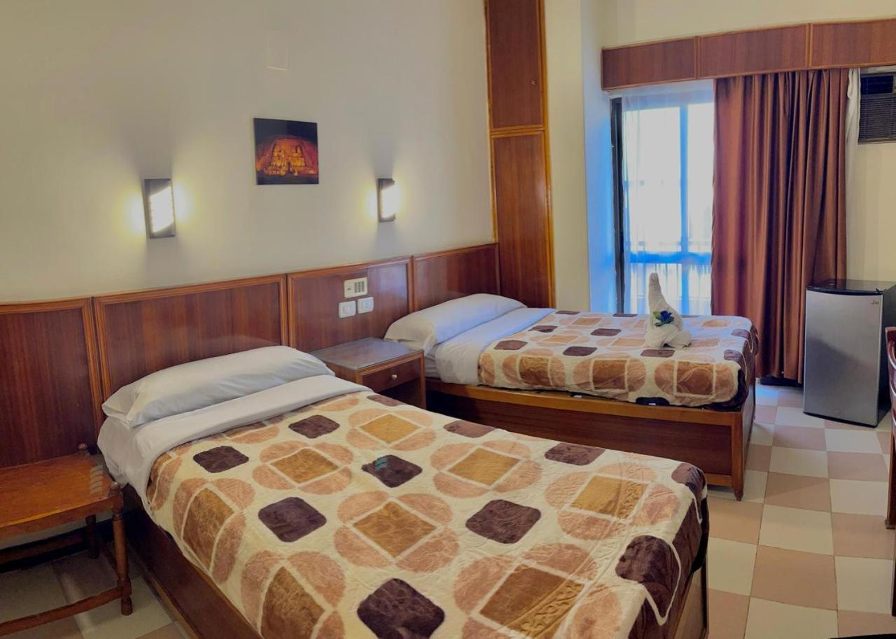 Merry Land Hotel & Roof Top Nile Restaurant Luksor Exterior foto
