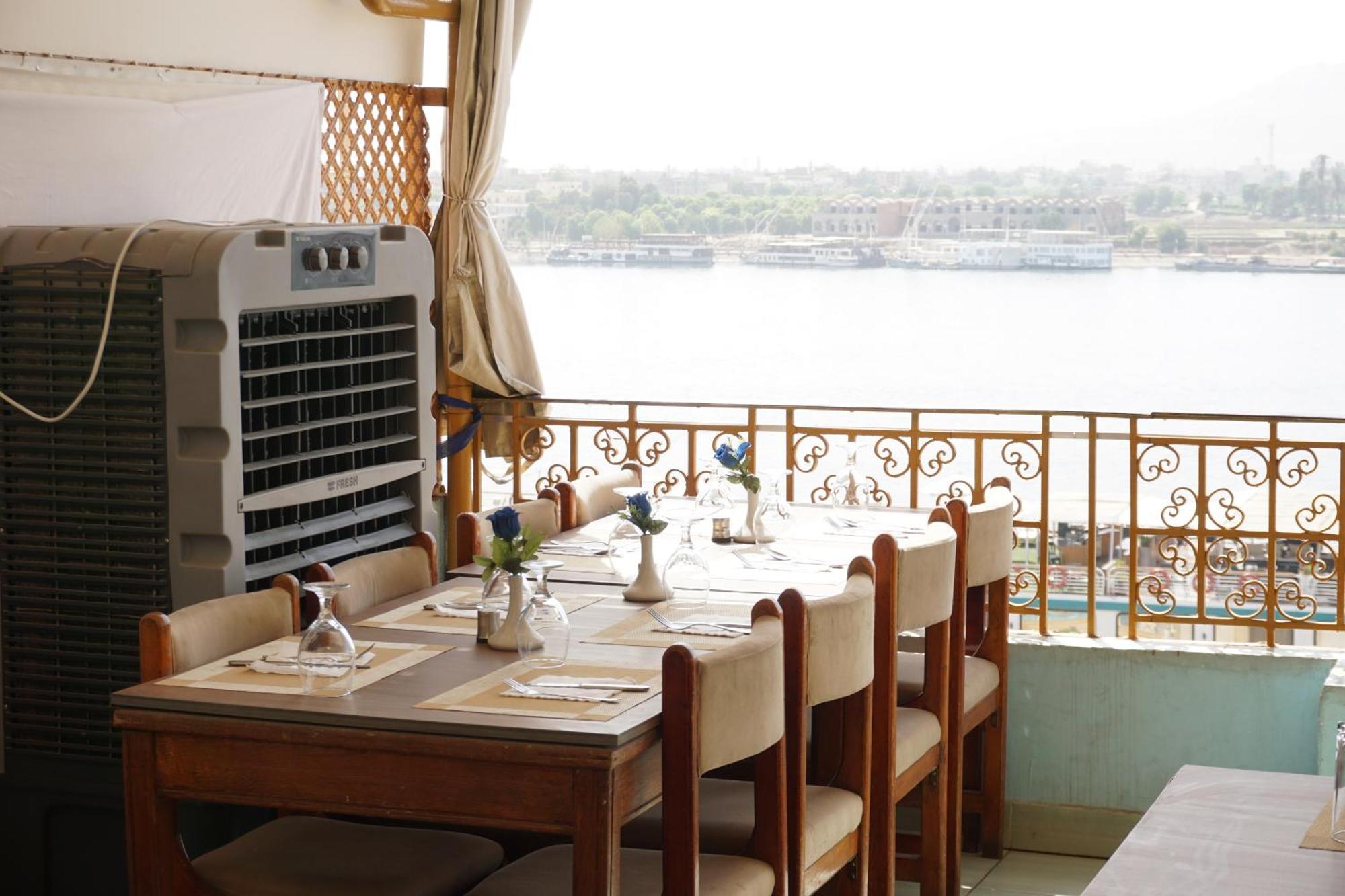 Merry Land Hotel & Roof Top Nile Restaurant Luksor Exterior foto