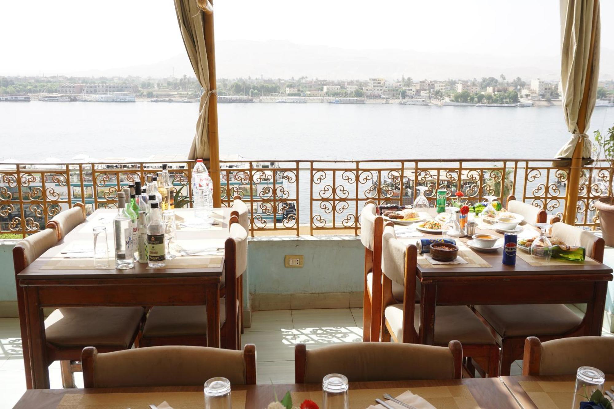 Merry Land Hotel & Roof Top Nile Restaurant Luksor Exterior foto
