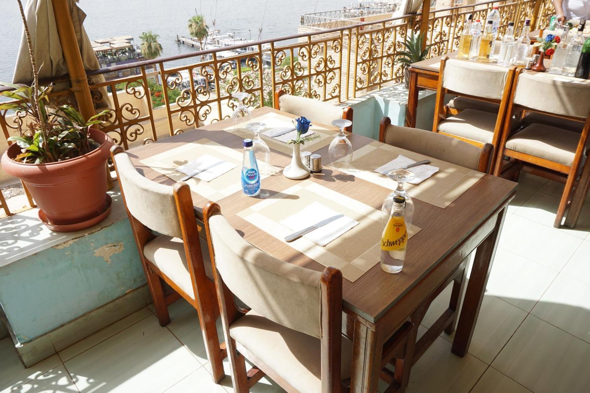 Merry Land Hotel & Roof Top Nile Restaurant Luksor Exterior foto