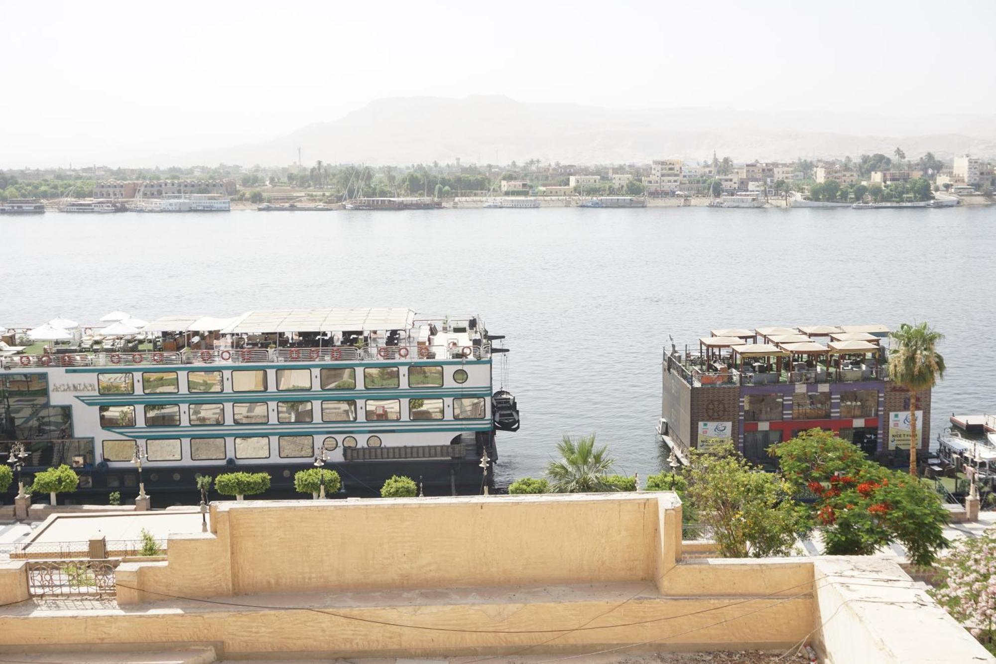 Merry Land Hotel & Roof Top Nile Restaurant Luksor Exterior foto
