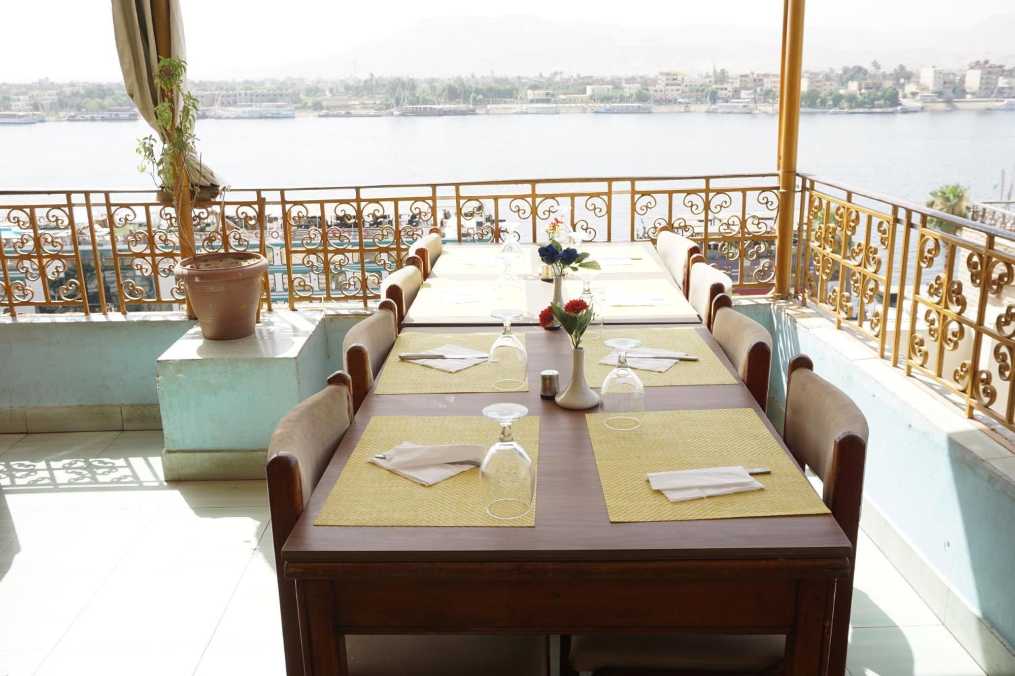 Merry Land Hotel & Roof Top Nile Restaurant Luksor Exterior foto