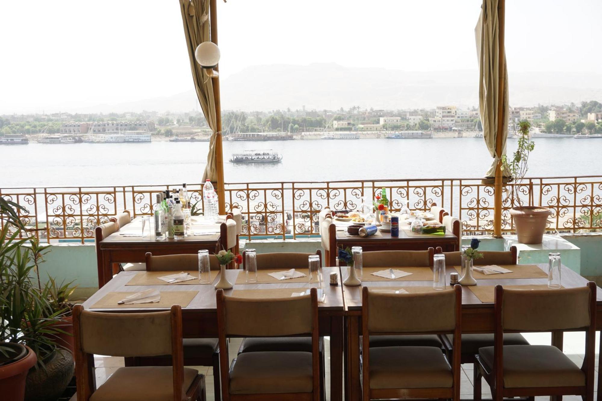 Merry Land Hotel & Roof Top Nile Restaurant Luksor Exterior foto