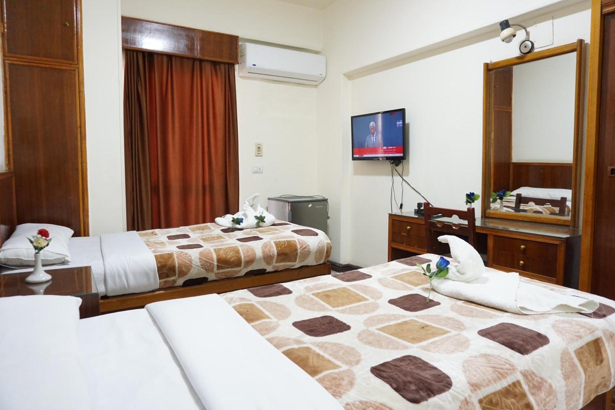 Merry Land Hotel & Roof Top Nile Restaurant Luksor Exterior foto