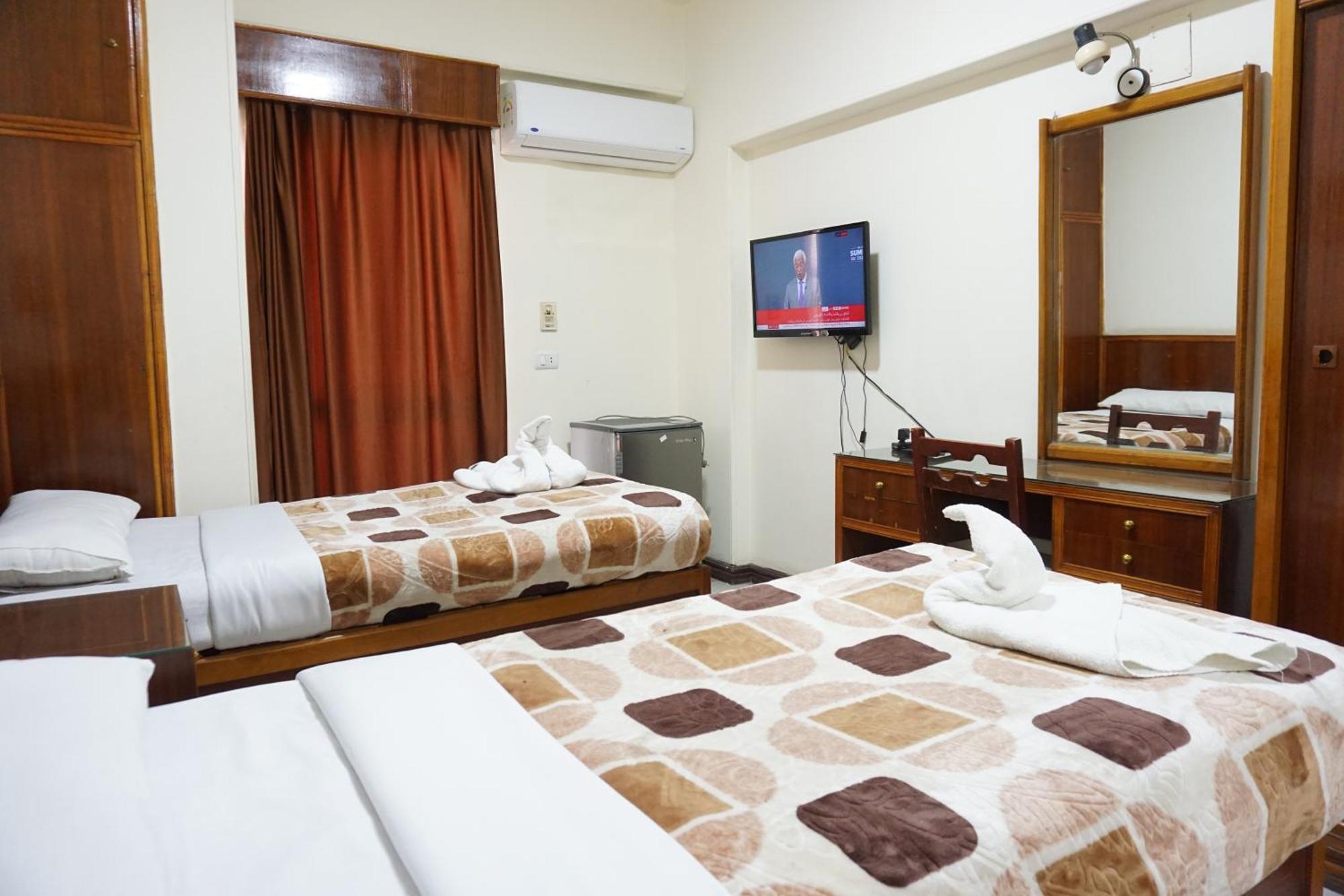 Merry Land Hotel & Roof Top Nile Restaurant Luksor Exterior foto