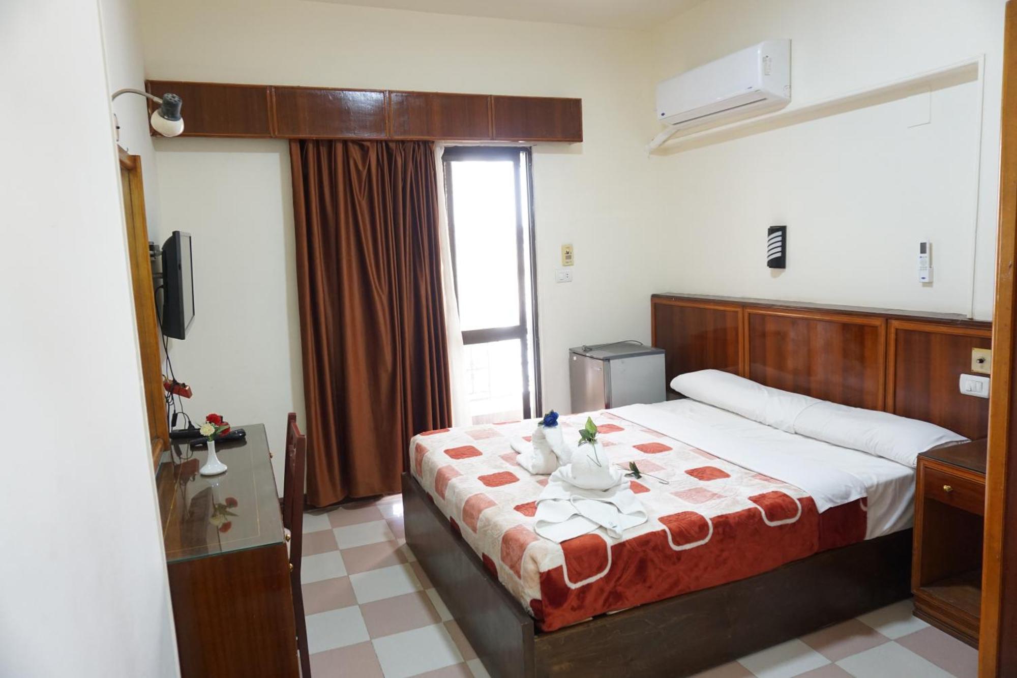 Merry Land Hotel & Roof Top Nile Restaurant Luksor Exterior foto